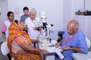 परमार्थ निकेतन में निःशुल्क मोतियाबिंद शिविर का शुभारम्भ
